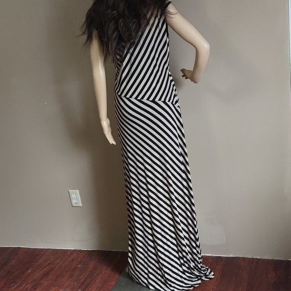 Trull soft stretch fabric maxi dress - Picture 4 of 7